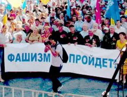 Національна революція та ігри в (анти)фашизм