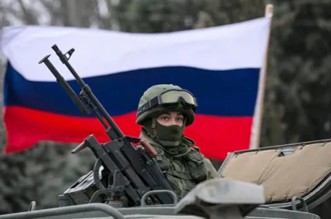 На територію України знову увійшла велика колона російської військової техніки