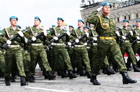Який парад потрібен Україні на День Незалежності 24 серпня 2014 року