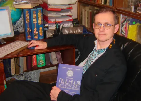Ігор Каганець з книгою ПБК (Київ, 2007 р.)