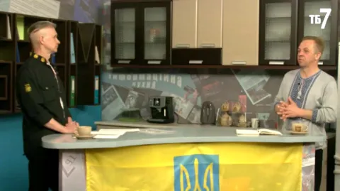 Ігор Каганець і Анатолій Кривонос обговорюють дію Живого Слова