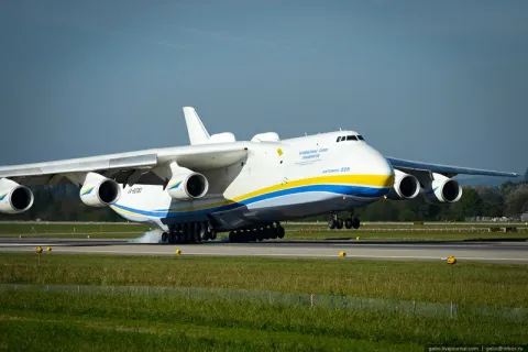 Ан-225 «Мрія» (кодове ім'я НАТО — «Cossack») — найбільший та найпотужніший у світі транспортний літак, створений київським КБ імені Антонова.