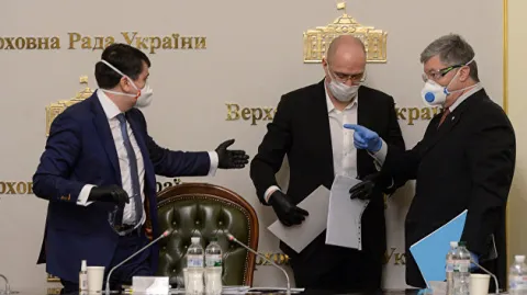 Панікери пролітають...