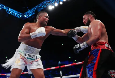 Джо Джойс победил Паркера и стал временным чемпионом WBO — состоится ли бой британца с обладателем полноценного пояса Александром Усиком?
