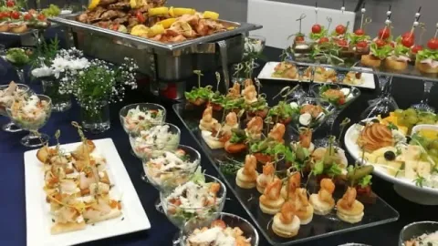 Как организовать фуршет без хлопот: готовые решения с доставкой