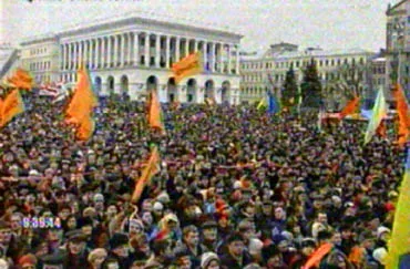 50 тисяч прихильників Ющенка розпочали акцію на його підтримку на Майдані Незалежності в Києві   
