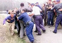 У Сумах вчинена спроба захоплення фарфорового заводу