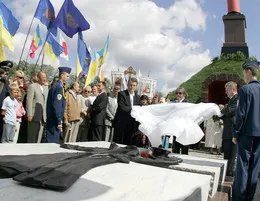 Ющенко відкрив Меморіал пам'яті Героїв Крутів