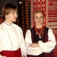 “Вік любиш – не налюбишся”. Інтерв’ю з керівниками фольклорного ансамблю “Божичі” Іллею Фетисовим і Сусанною Карпенко