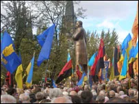 Річниця УПА: у Львові відкрили пам'ятник Бандері