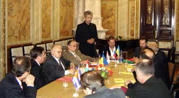 Іноземні дипломати зацікавилися Конституційною Асамблеєю