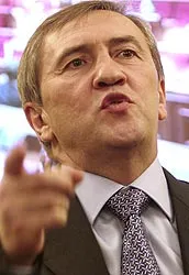 Еліті не вистачає грошей на "Майбахи". Черновецький зробив платним вхід на кладовища.