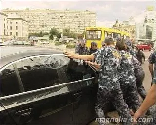 Київ. Комунальники Черновецького побили охорону універмагу "Україна"