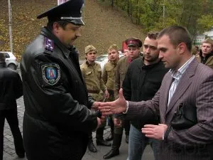 Еліта продовжує гадити 