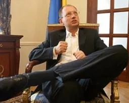 Яценюк: Тимошенко "влаштувала" епідемію, щоб прикрити педофілів 