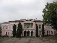 Уряд перетворює українські пам’ятки архітектури на відстійники для нелегалів