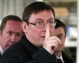 Луценко розповів на скільки мільйонів “нагріли” Україну з ліками