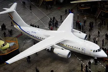 В Україні представили пасажирський літак АН-158
