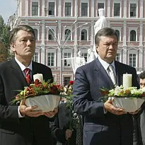 ”Позиція Януковича доволі смішна”