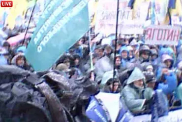 Пряма відеотрансляція з Майдану трьома веб-камерами з якісним звуком