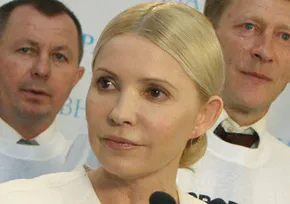Непорозуміння в гадючнику: Кабмін назвав заяву Тимошенко про непричетність до закупки вакцини - сміхотворною