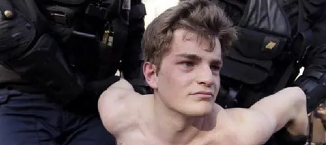 Цьому хлопцю загрожує від двох до семи років в'язниці за акцію проти гейських шлюбів