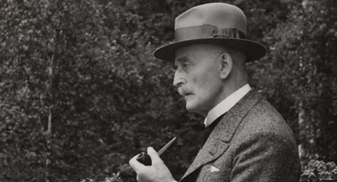 Кнут Га́мсун (норв. Knut Hamsun; *4 серпня 1859 — †19 лютого 1952, Нергольм) 
