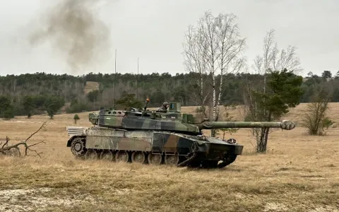 Танк Leclerc під час навчання в CENTAC | Лаура Каялі для POLITICO
