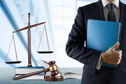 Коли варто звернутися до адвоката і скільки це буде коштувати