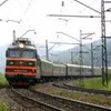 Кабмін вирішив пускати людей в потяги за паспортами