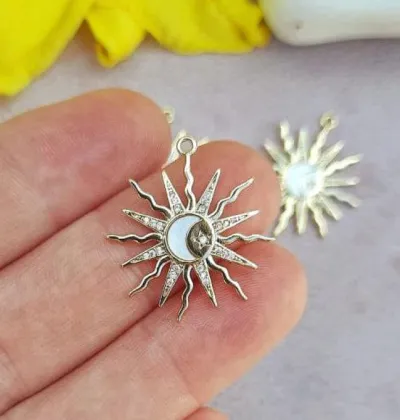 Подвески для бижутерии: стильные акценты для любого образа