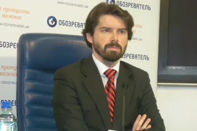 Фінустанови спекулюють на війні. НБУ сприяє девальвації гривні 