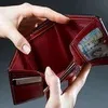 Третина українців ледь зводять кінці з кінцями - соцопитування