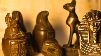 Video: The curse of the spinning statue at Manchester Museum 