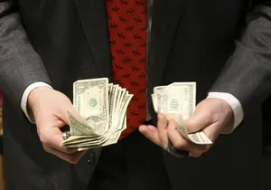 Дві третини українців підтримують люстрацію за корупційною ознакою