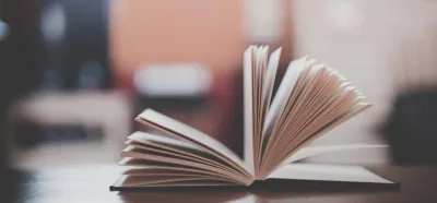 Чому в книгах написання слів часто не відповідає орфографічним нормам?