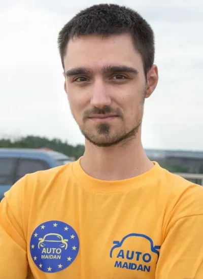  Після вторгнення Росії біля військоматів вишикувались добровольці