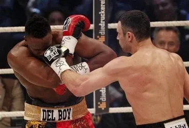 Кличко переміг негра Чісору і відстояв титул чемпіона WBC