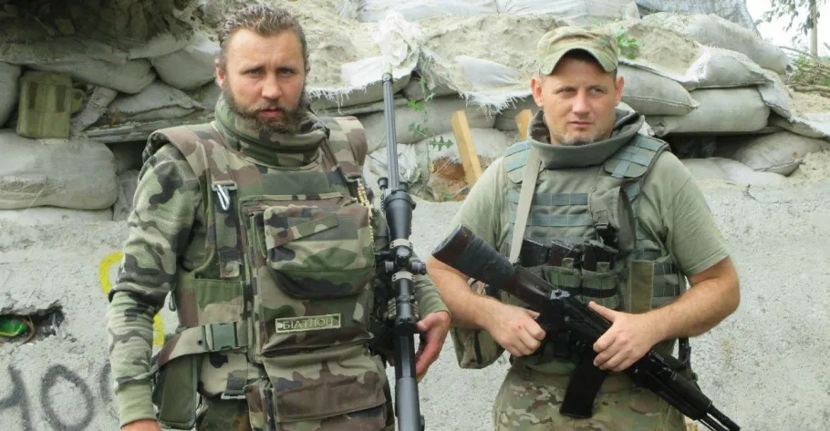 Олександр Починок, ліворуч, український снайпер, стверджує, що американська зброя посилить моральний дух українських військ (фото надав Олександр Починок)
