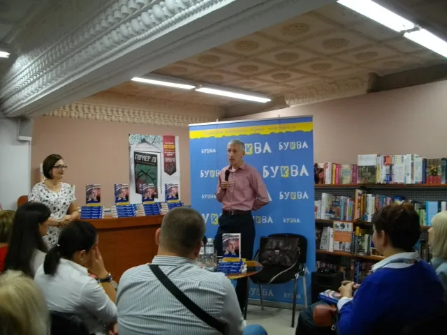 Олег Пономарь на презентації своєї книги у Києві